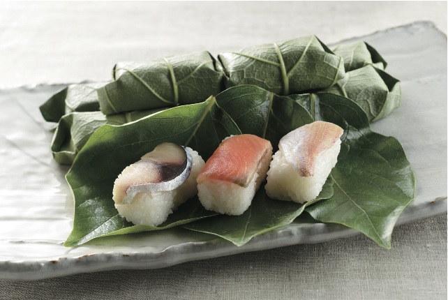 Nara "Kakinoha Sushi Honpo Tanaka" (Mackerel, Salmon, Sea Bream) 7 pieces ¥1177